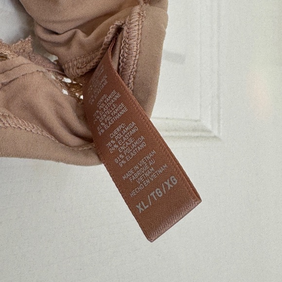 SKIMS | Lace Trim Scoop Bralette | XL - Picture 2 of 5